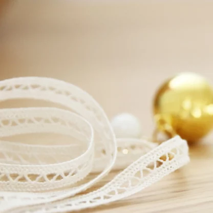 dentelle légère et tendance pour un collier de bola