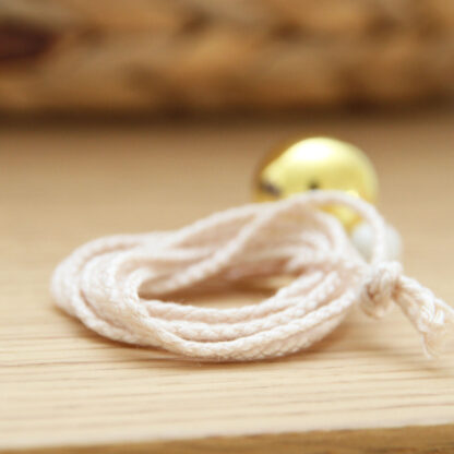 le collier de base de votre bola est un cordon en coton couleur crème
