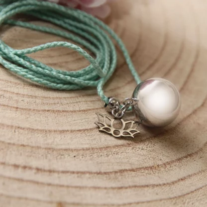 bola grossesse pas cher et personnalisé, modèle Lotus avec breloque et médaille