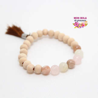 Un bracelet en pierres naturelles pour femme enceinte