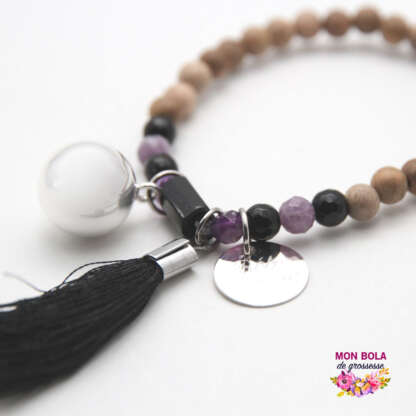 un bracelet bola pour future maman