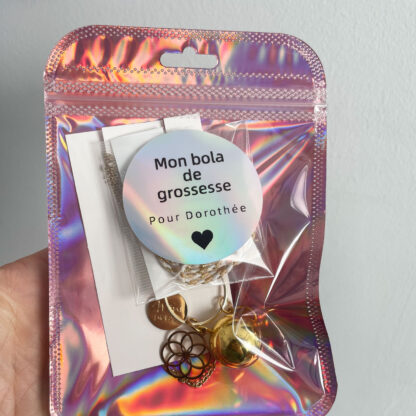 Votre bola de grossesse fleur de vie est personnalisé avec votre prénom