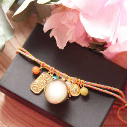 bijou de grossesse, délicat, avec son pendentif de 20 mm de diamètre