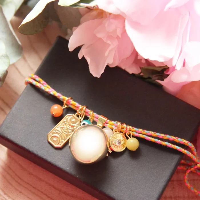 bijou de grossesse, délicat, avec son pendentif de 20 mm de diamètre