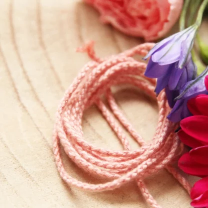 collier pour bijou de grossesse en cordon coton tressé coloris rose