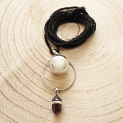 portez un bola de grossesse avec sa pierre naturelle et sa médaille gravée