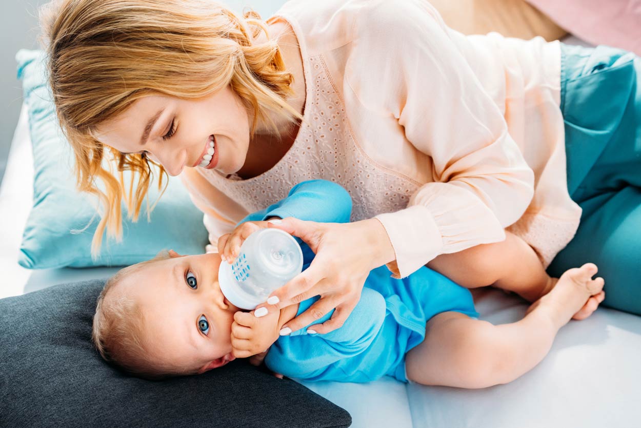 Comment bien stériliser les biberons de votre bébé ? Nos conseils