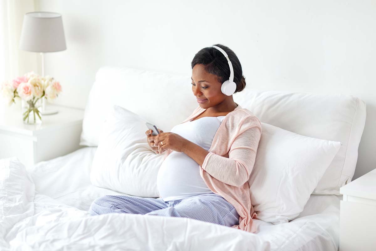 Quels podcasts écouter durant votre grossesse ?