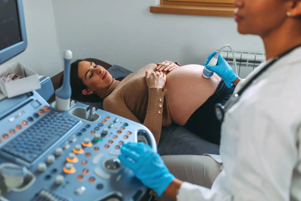 Pourquoi une grossesse peut-elle échapper à l’échographie ? Découvrez-le ici