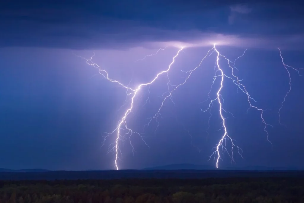 Gérer les orages avec bébé : conseils pratiques et rassurants