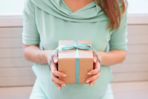 Offrir et envoyer un bola de grossesse en cadeau à une future maman
