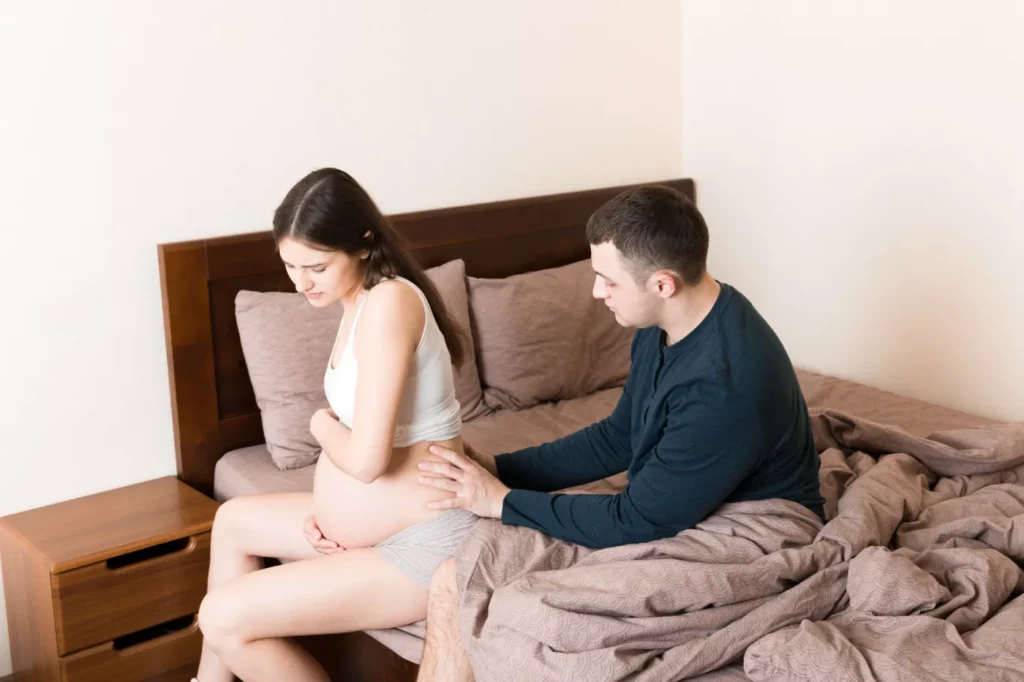 10 astuces efficaces contre les maux de dos pendant la grossesse