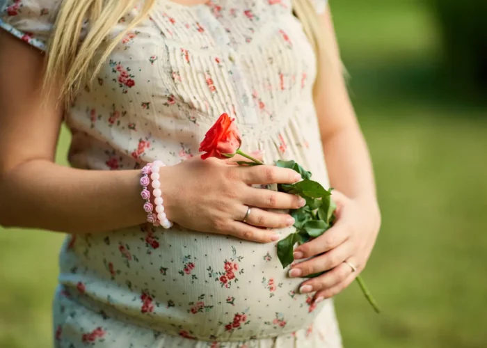 Bola de grossesse en Pierre de Lune : quels bienfaits et pourquoi le porter ?
