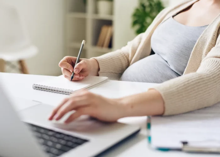 Future maman en 2025 : quelles sont les aides de la CAF ?