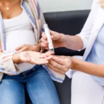 Glycosurie pendant la grossesse : causes, risques et prise en charge