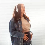 Quels podcasts "grossesse et maternité" écouter en 2025 ?
