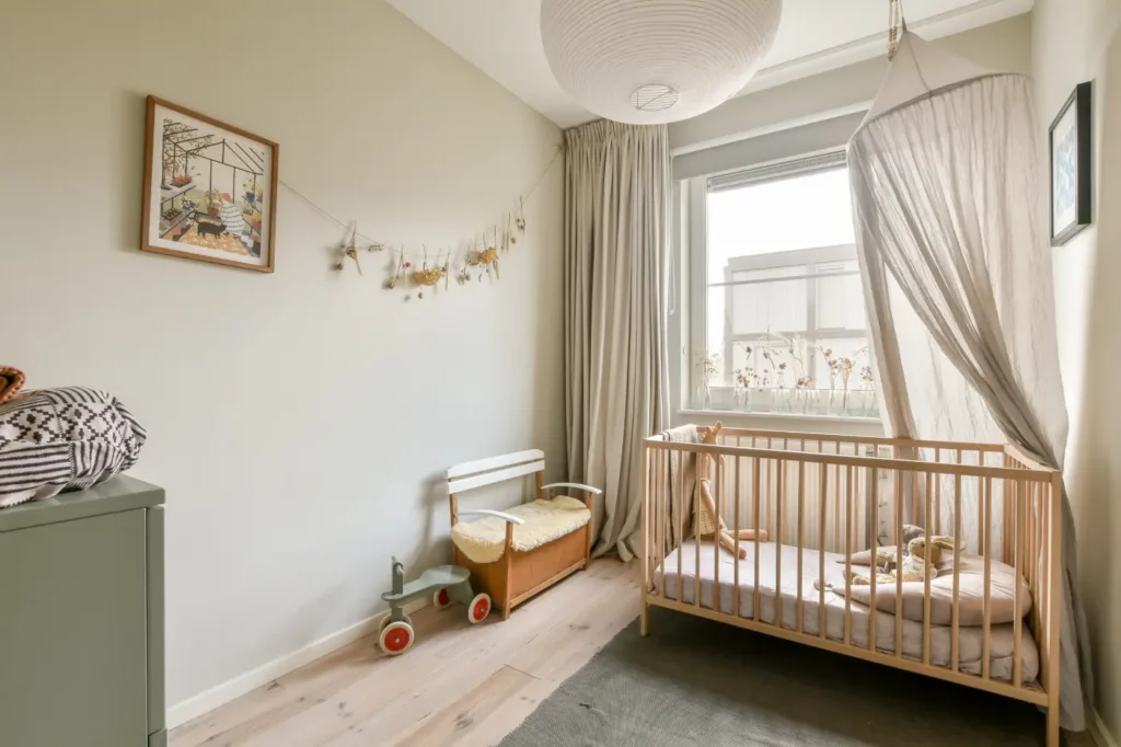 L’attrape-soleil dans la chambre de bébé : une touche poétique et apaisante