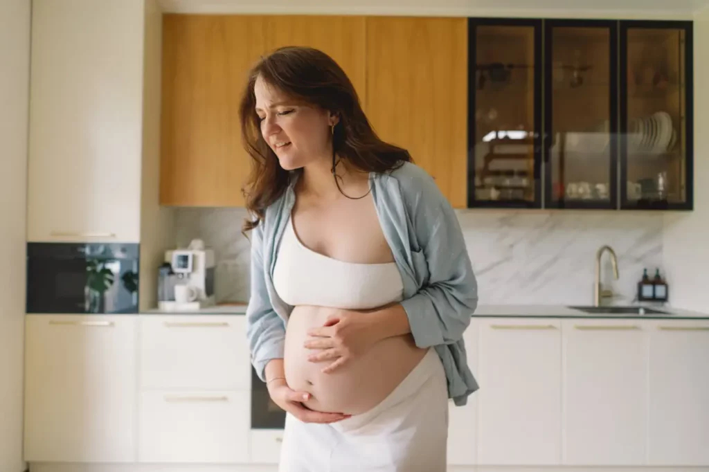 Soulager les remontées acides : 7 techniques efficaces pour 85% des femmes enceintes