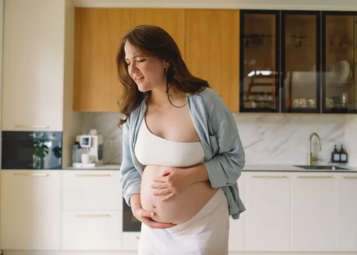 Soulager les remontées acides : 7 techniques efficaces pour 85% des femmes enceintes