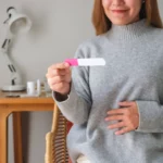 Quand apparaissent les premiers signes de grossesse ?