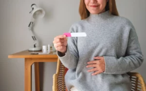 Quand apparaissent les premiers signes de grossesse ?