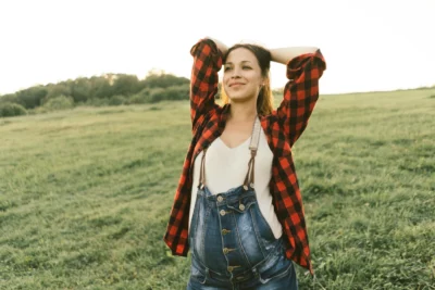 5 idées de style pour être canon enceinte cet automne 2025