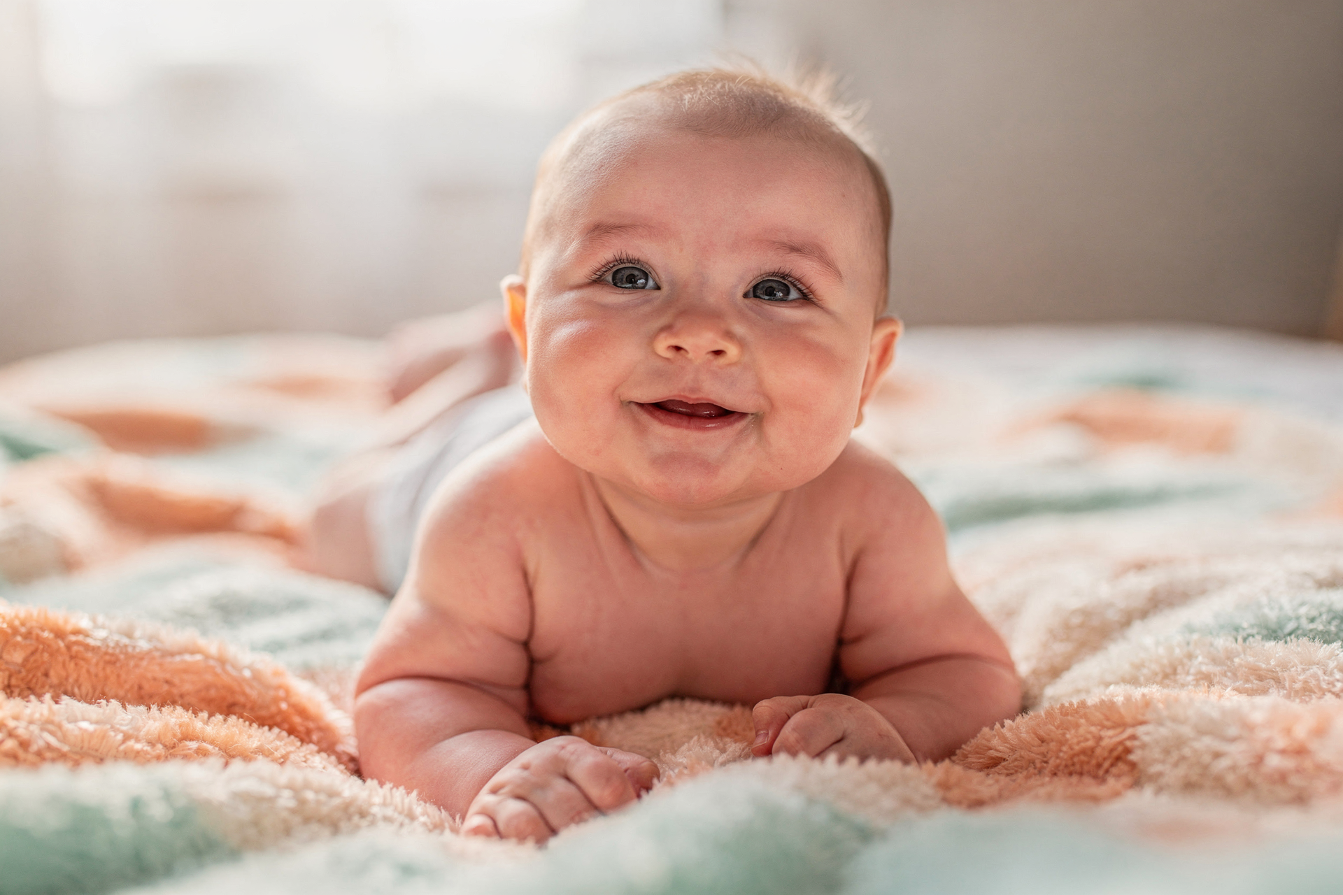 Comment naissent les bébés : comprendre la conception et l’expliquer facilement aux enfants