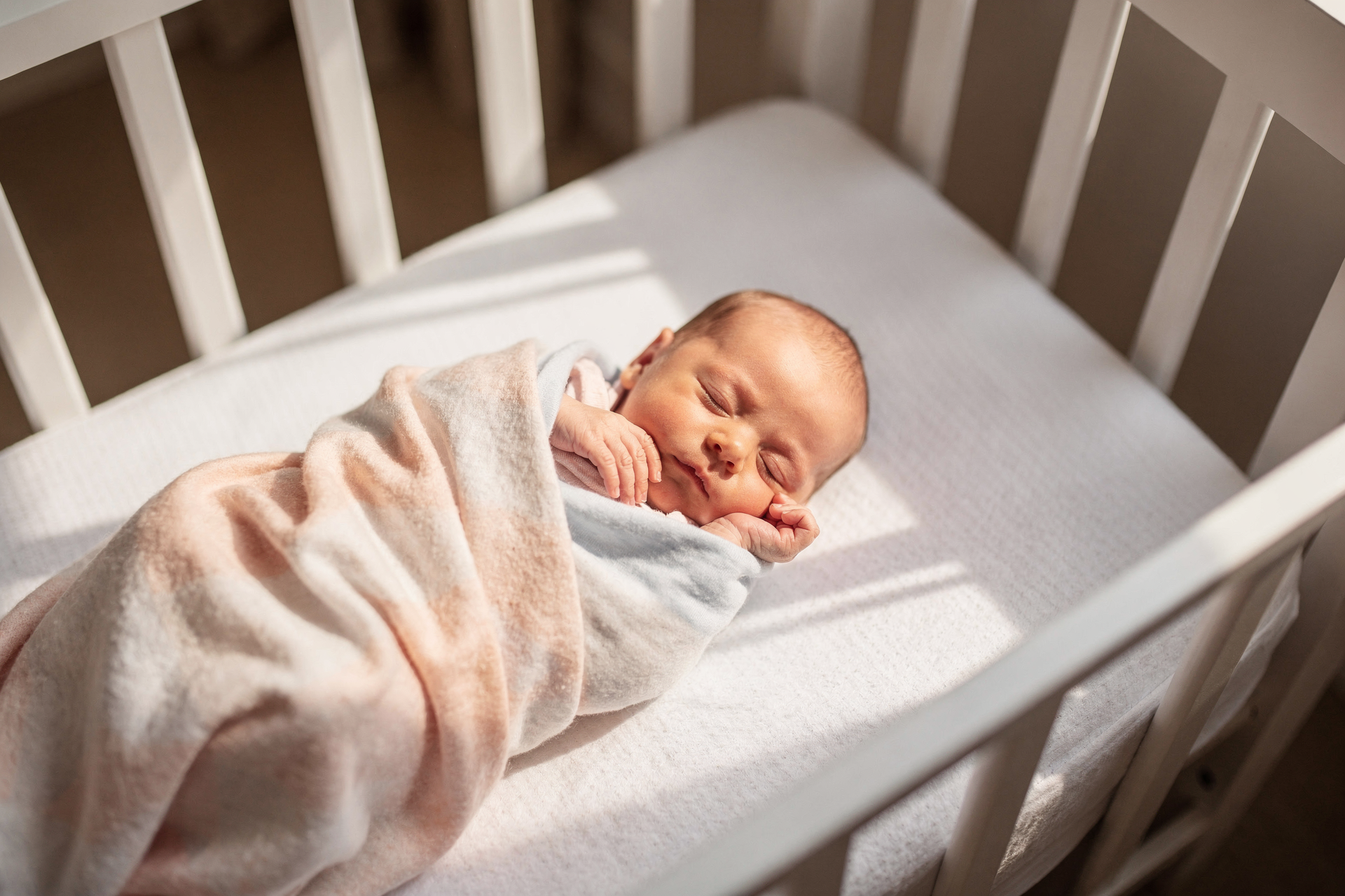 Lit évolutif bébé en bois, compact ou combiné : lequel choisir ?