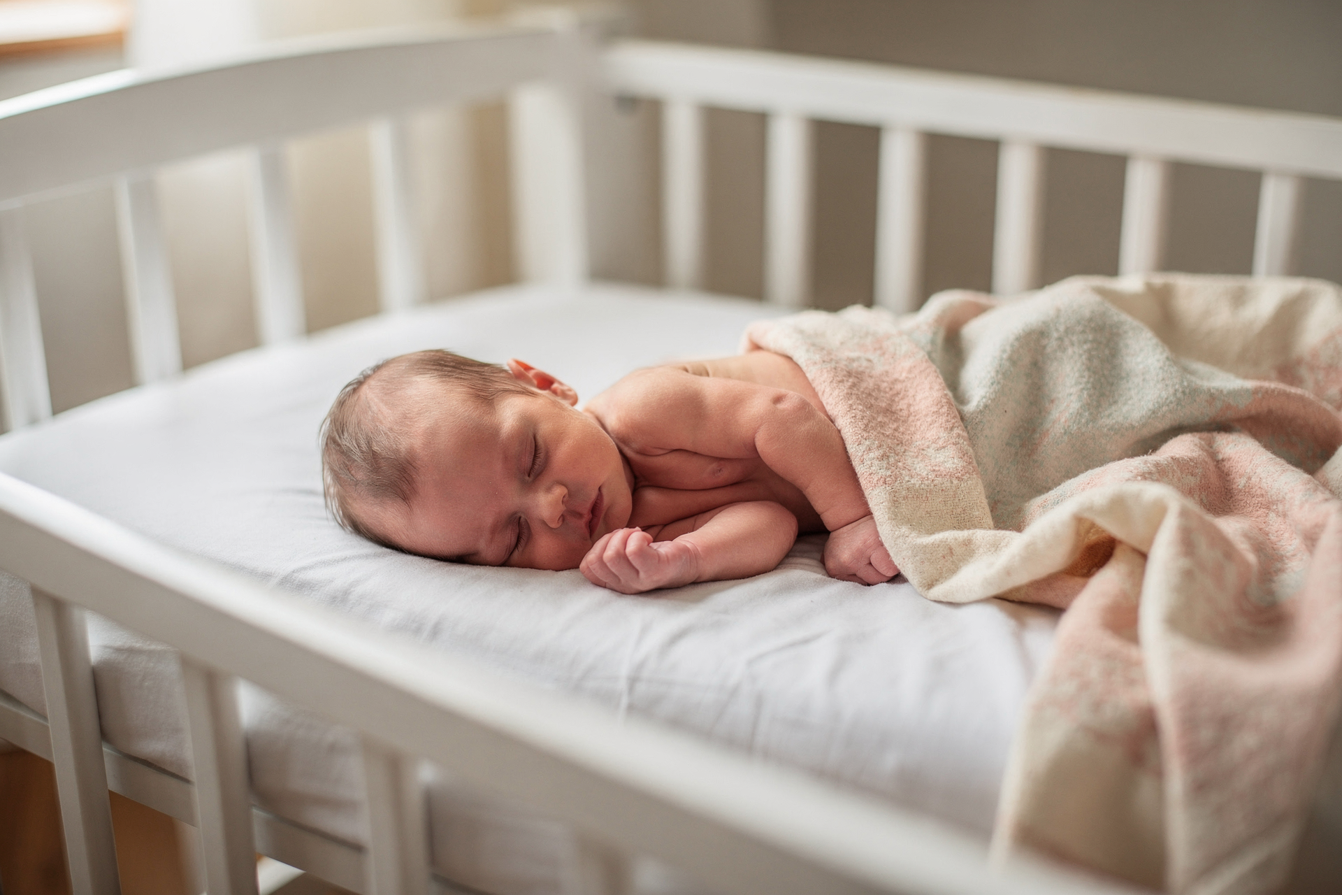 Parfum bébé : les meilleurs choix doux et sûrs pour respecter la peau des nourrissons