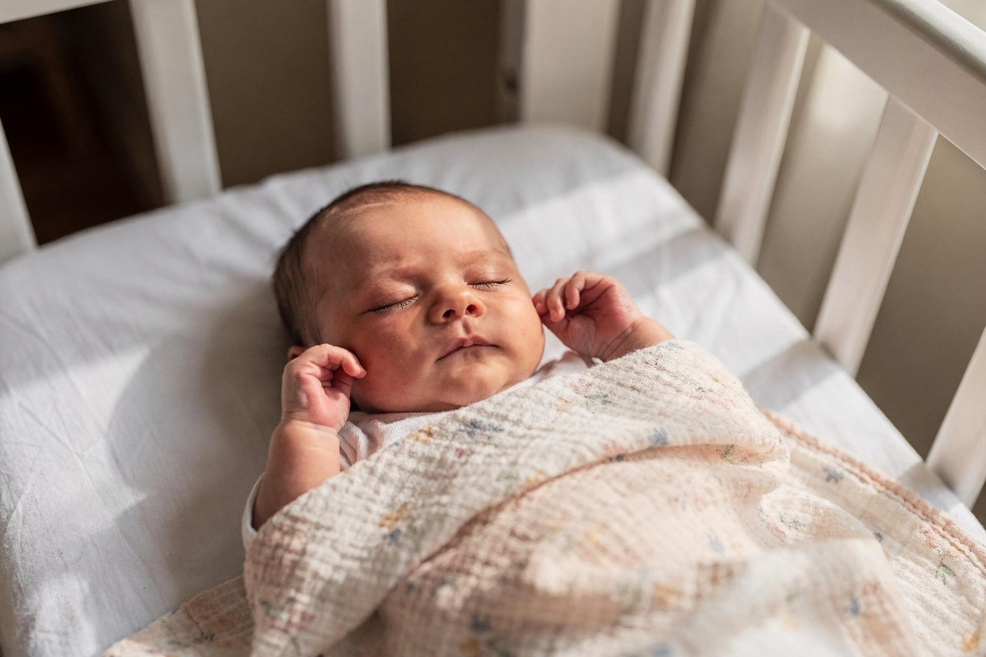 Porte-bébé : les différents types, lequel choisir et comment porter en sécurité