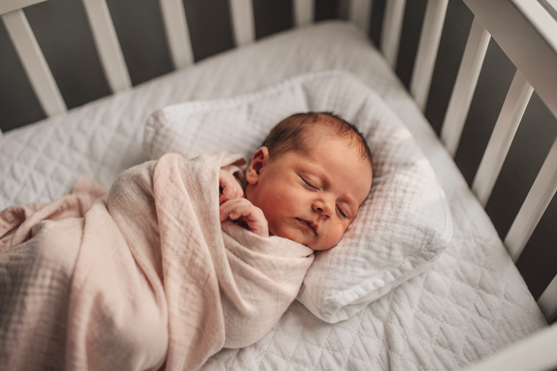 Poussée dentaire de bébé : les signes qui ne trompent pas et les remèdes efficaces